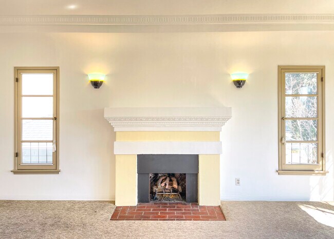 living - 1015 S Stanley Ave