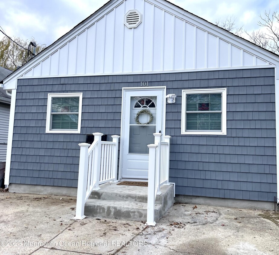 Primary Photo - 101 Seabreeze Way