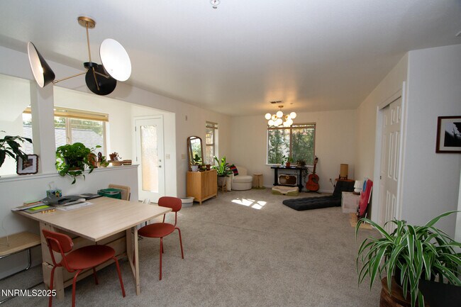 Foto del edificio - 1052 Watt St