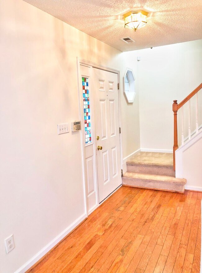 Building Photo - Beautiful Must See 3 Bedroom with Deck and Garage, minutes from Duke!