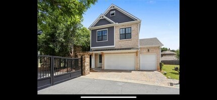 Building Photo - 109 Village Green Ave