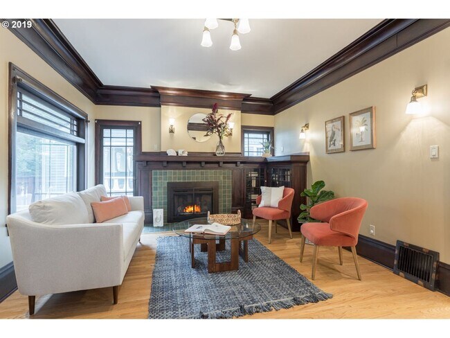 Building Photo - RARE Laurelhurst Neighborhood 3bed 2bath C...
