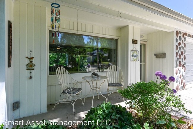 Building Photo - 3 br, 2 bath House - 720 W Rock Pl