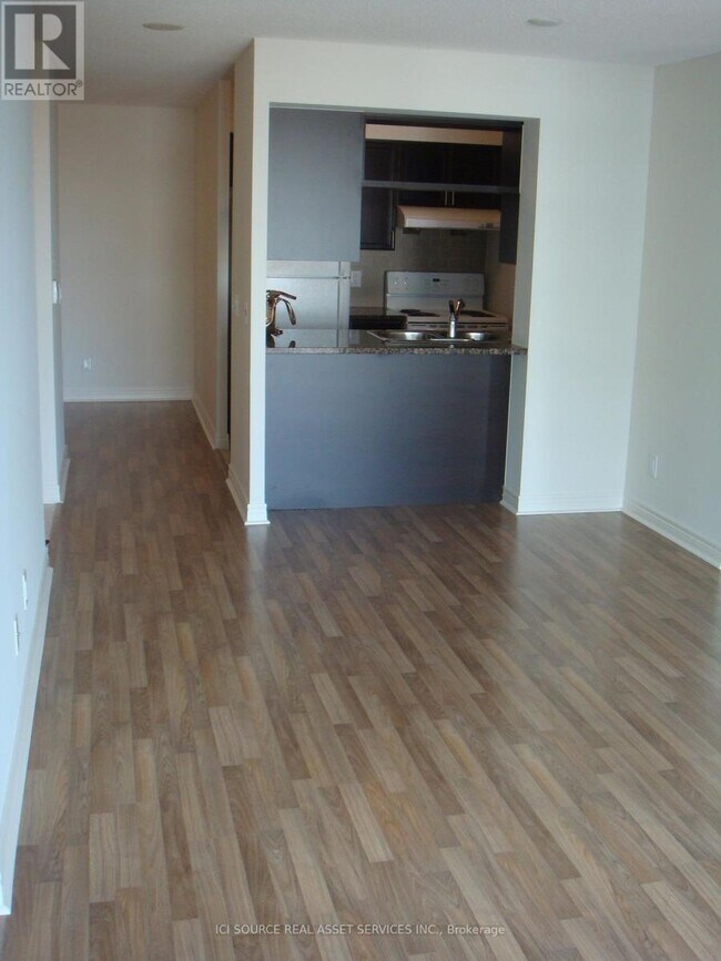 Photo du bâtiment - 70 Town Centre Court