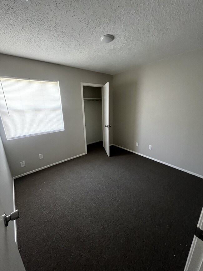 Building Photo - 821 Bracewood Cir