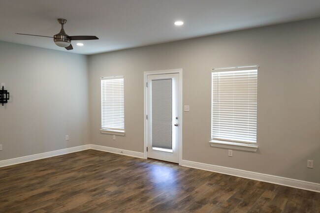 Building Photo - 3220 Tuna Rd