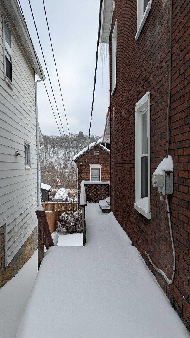 Foto del edificio - 812 E 3rd St