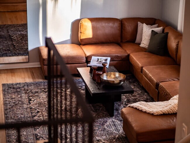 Foto del edificio - 676 Treeside Dr