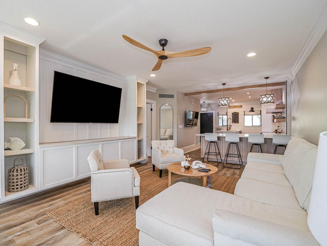 Foto principal - 6175 S Mirror Lake Dr