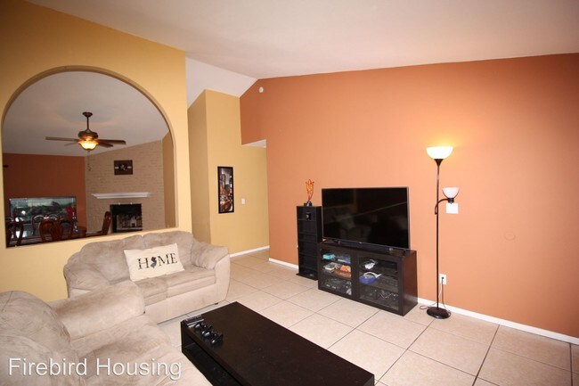 Foto del edificio - 3 br, 2 bath House - 5863 E. Ellis St.