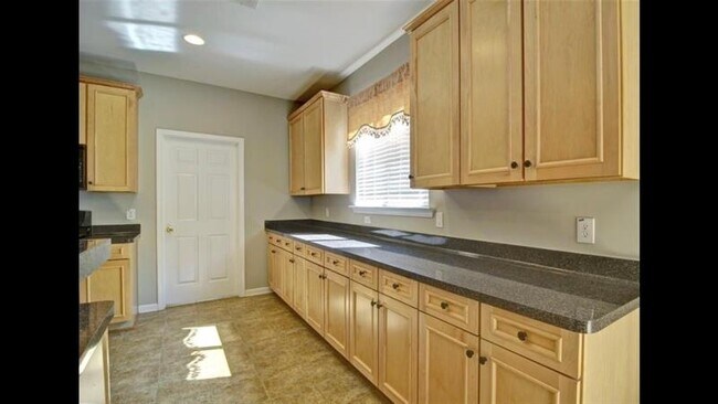 Building Photo - 475 Briarfield Xing NW