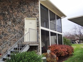 Building Photo - 1606 Park De Ville Pl