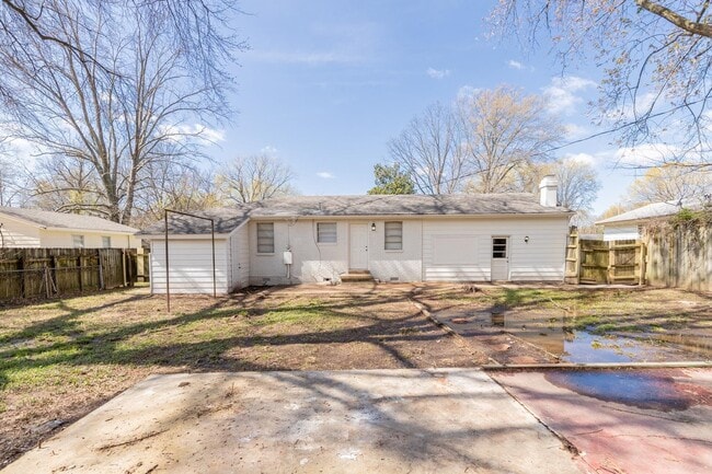 Building Photo - 5442 Loch Lomond Rd