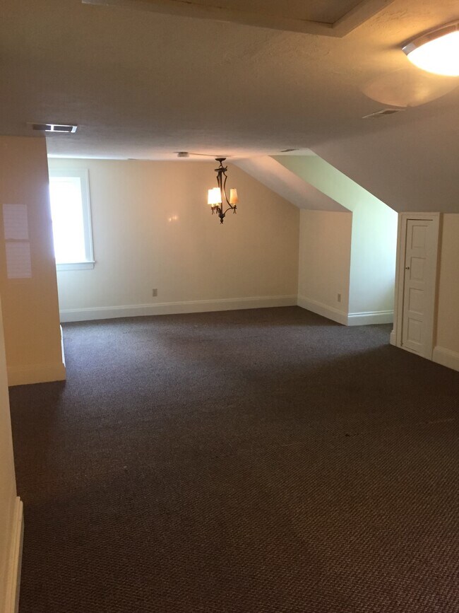 Dining & Living area carpeted - 2420 Overlook Rd
