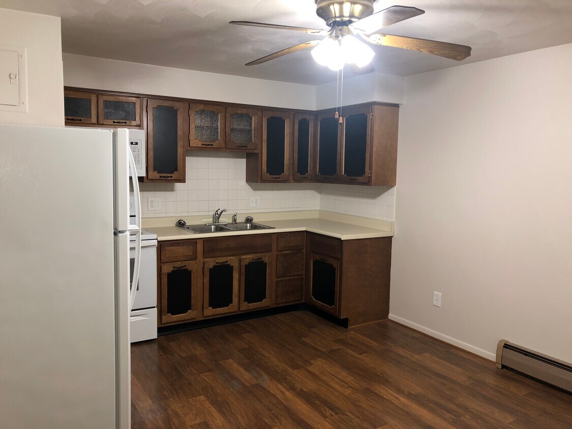 Foto principal - 404 N Leavitt Rd