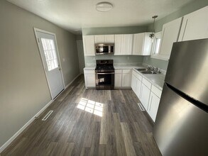 Building Photo - 133 N Locust St