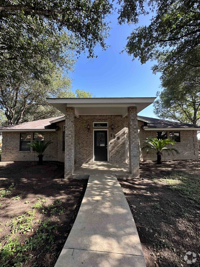 Building Photo - 125 S Bluebonnet Dr
