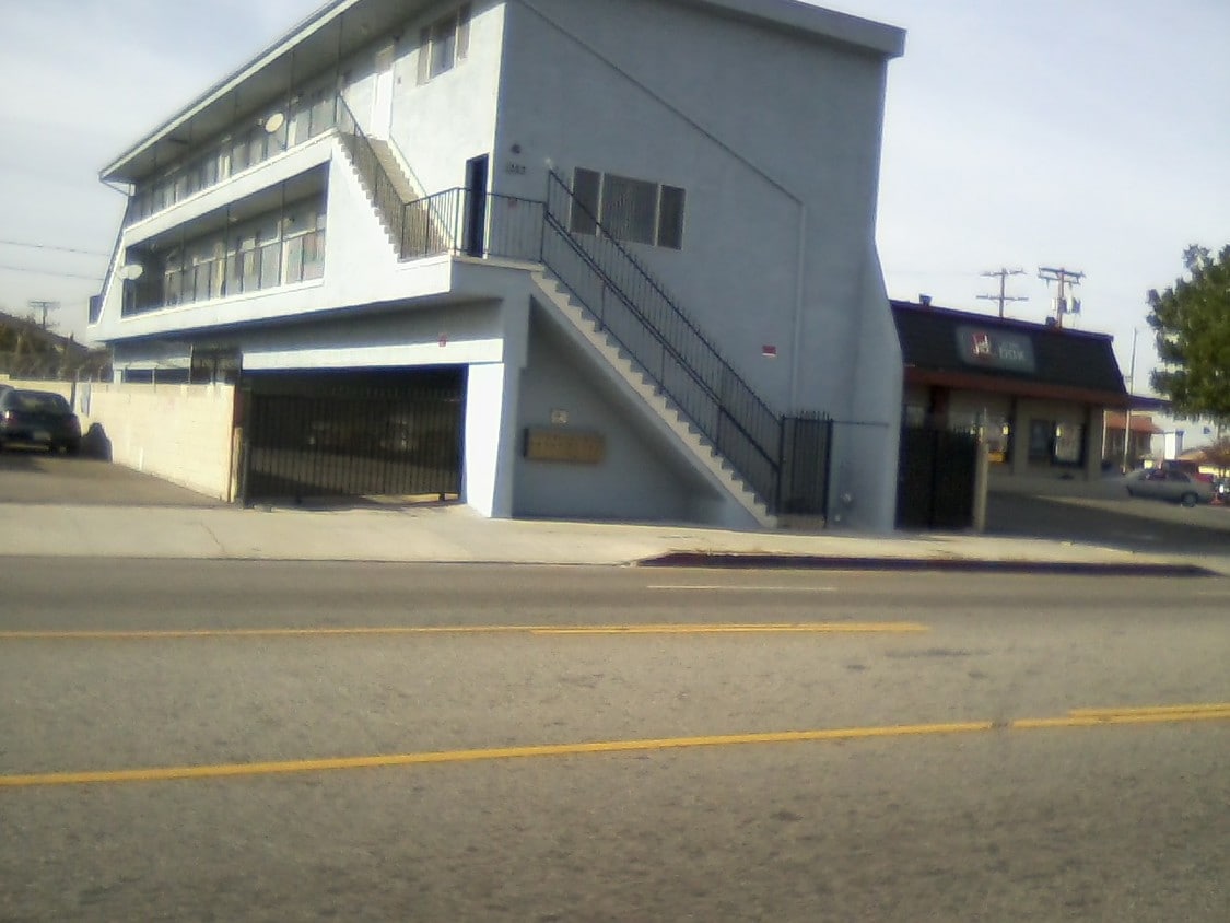 1353 N Wilmington Blvd Unit 5, Wilmington, CA 90744 Apartments in