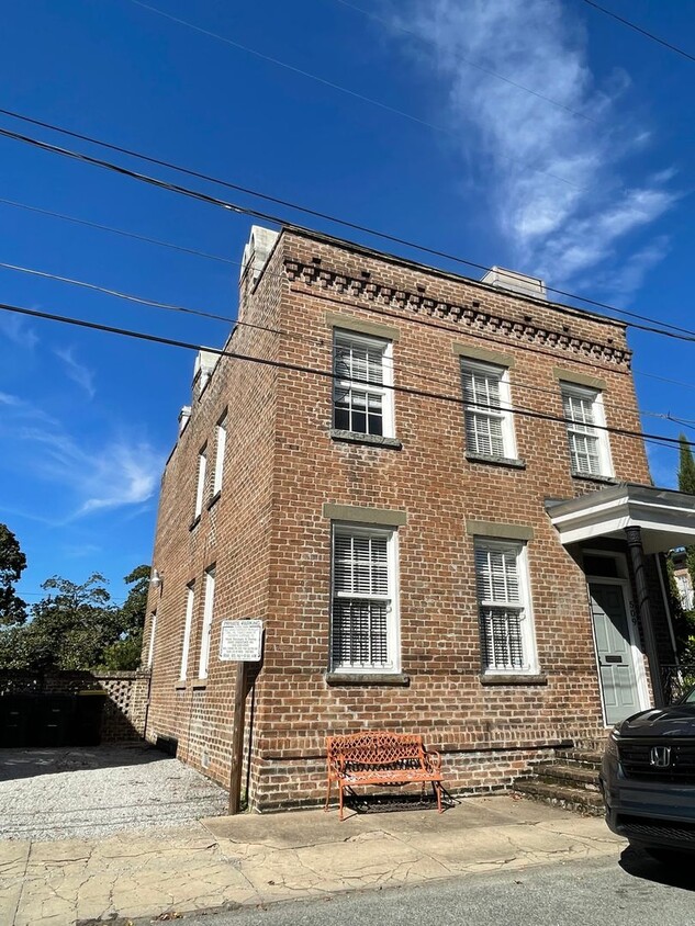 Foto principal - Move in Ready Duplex Close to Forsyth Park