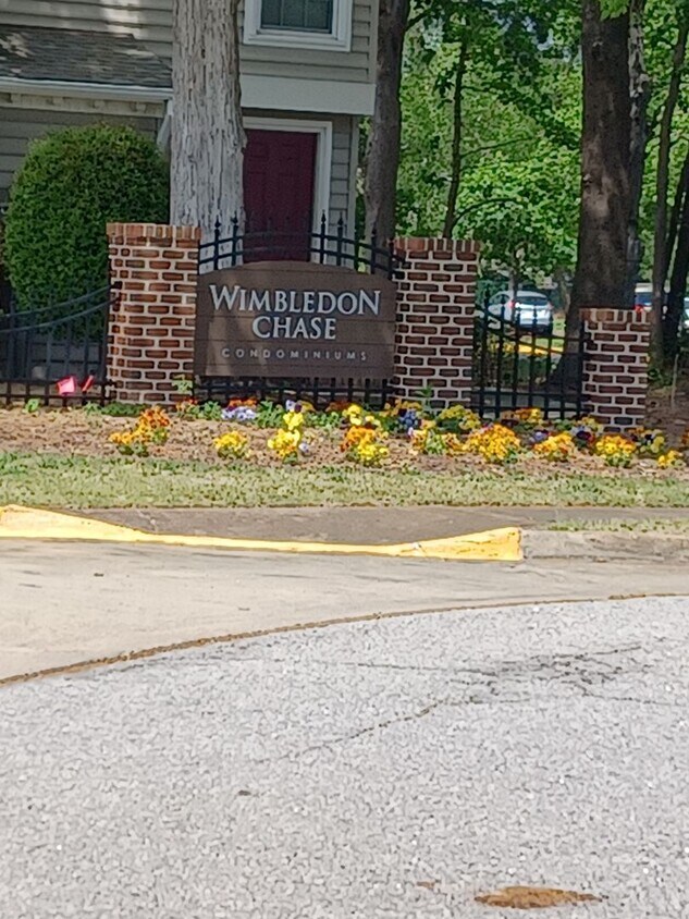 Primary Photo - Charming 2-bedroom, 2-bathroom home locate...