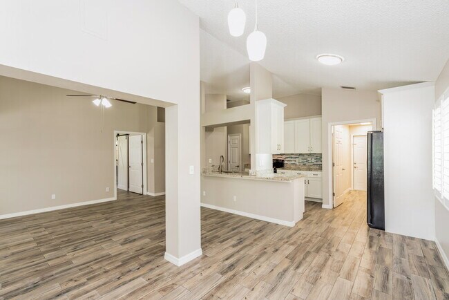 Building Photo - 2308 Kenwick Dr