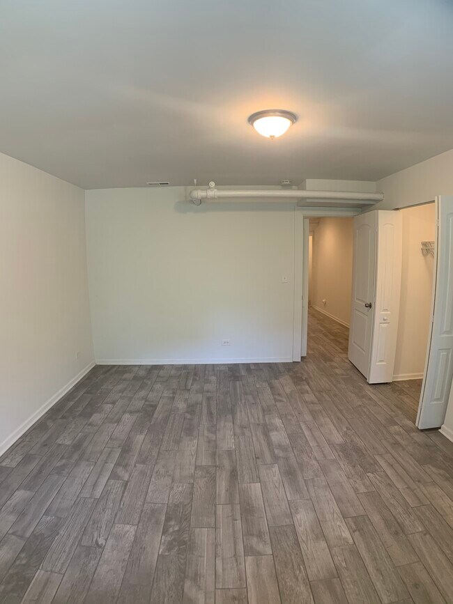 Building Photo - 1400 W Olive Ave