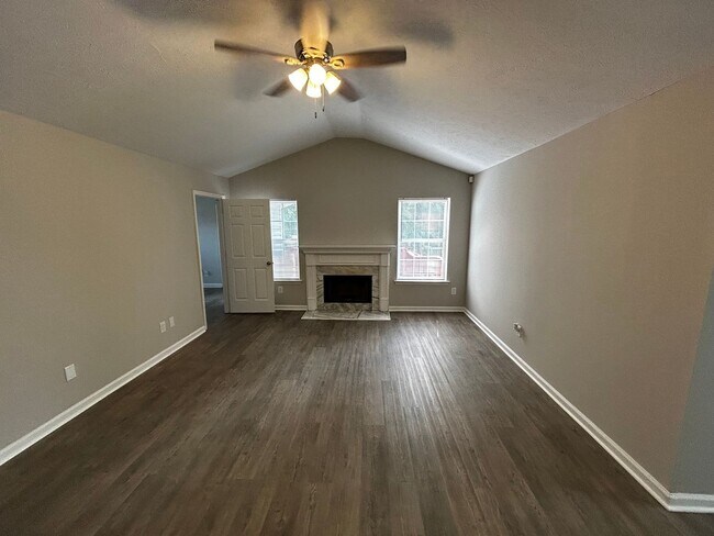 Building Photo - Nice ranch 3/2 with garage in Lavergne, Tn Just renovated