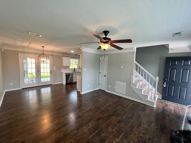 Foto del edificio - Powell 37849 - 3 bedroom, 2.5 bath home - Contact Tanner Fee 865-850-5103