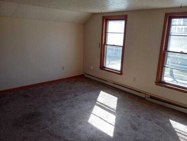 Building Photo - 826 W Highland Ave