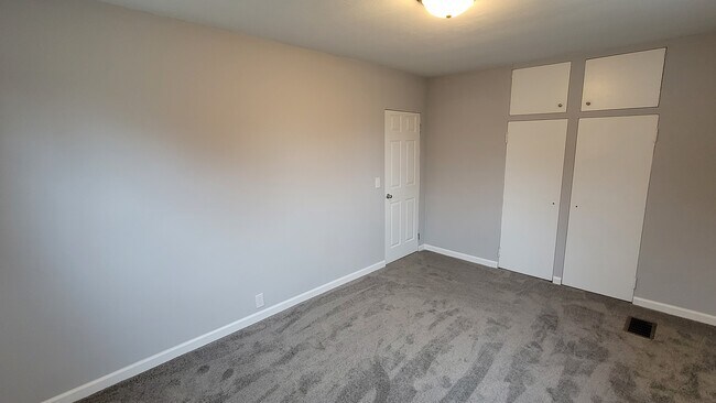 Building Photo - 2405 Lakewood Ave