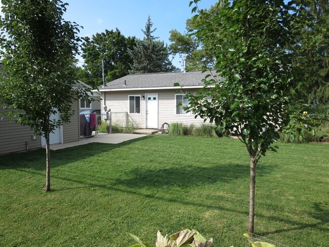 Building Photo - 2317 Miller Ave