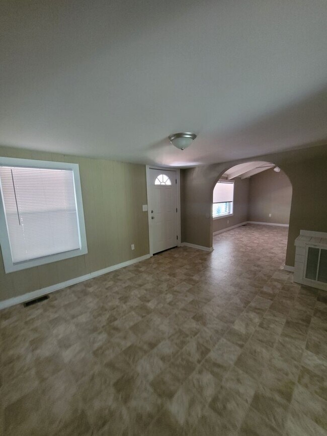 Foto del edificio - PRE-LEASING-Now Leasing- Madison Co. –COLB...