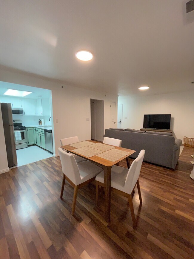 Building Photo - 648 S 500 W