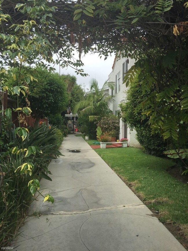 Foto del edificio - 631 Almond Ave