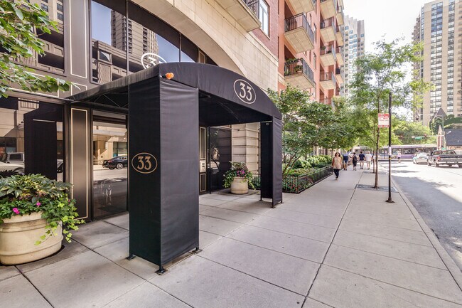 Foto del edificio - 33 W Huron St