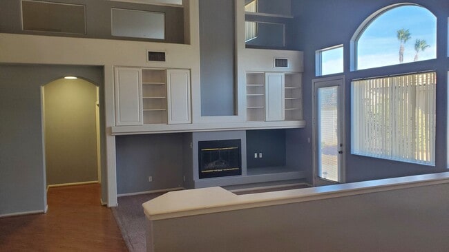 Building Photo - 4 bedroom