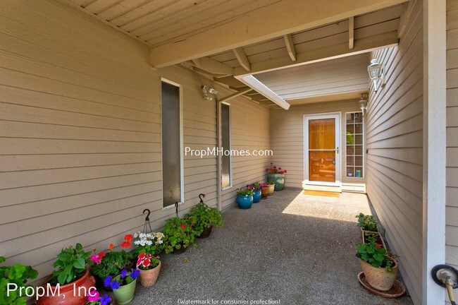 Building Photo - 3 br, 2 bath House - 5880 NW Simnasho Drive