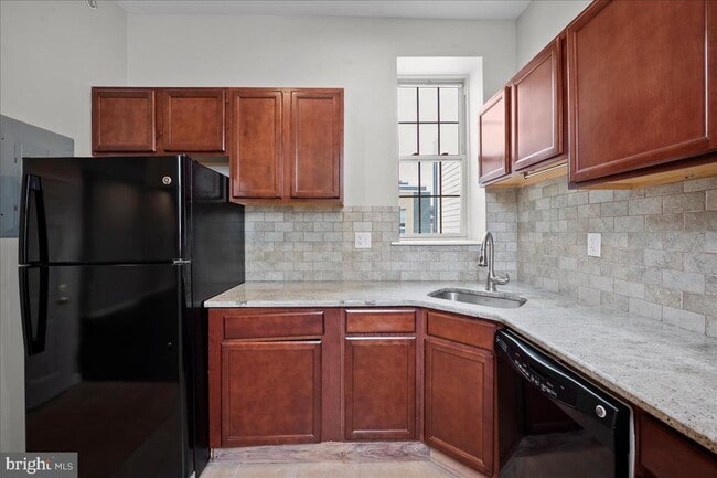 Building Photo - 1325 N Franklin St