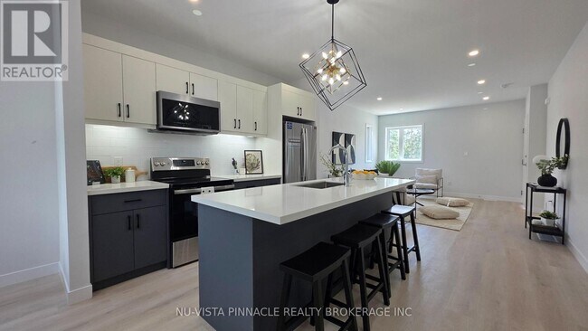 Photo du bâtiment - 1208 Fanshawe Park Rd E