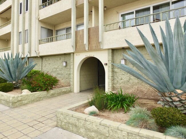 Building Photo - 420 Redondo Ave