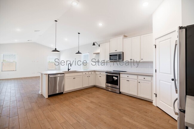 Building Photo - 16635 Lunar St
