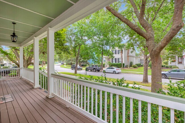 Building Photo - Charming two story home on a tree lined st...