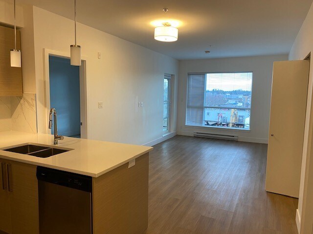 Photo du bâtiment - 3080-3080 Kilpatrick Ave