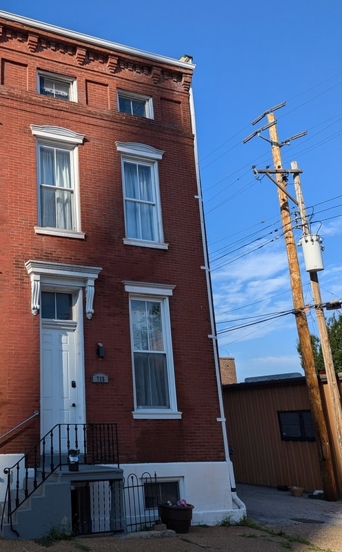 Building Photo - 715 Soulard St