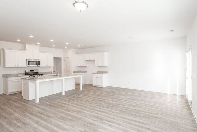 Foto del edificio - Beautifully designed 3-bedroom, 2.5-bath e...