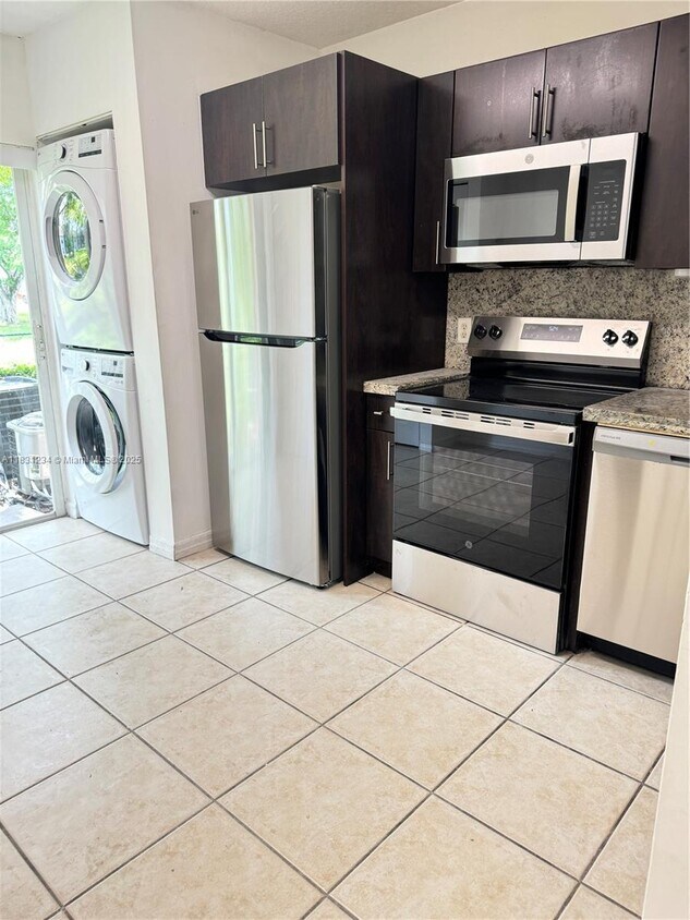Foto principal - 7900 NW 6th St