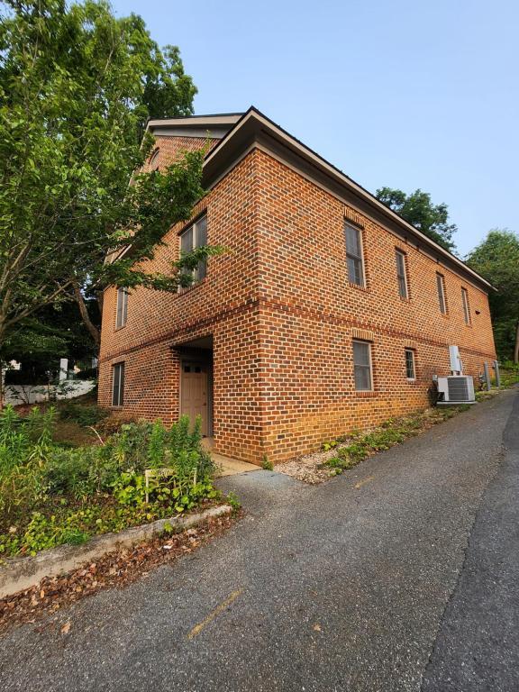 Building Photo - 117 S Jefferson St