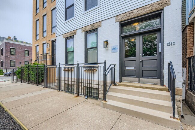 Foto del edificio - 1242 W Huron St