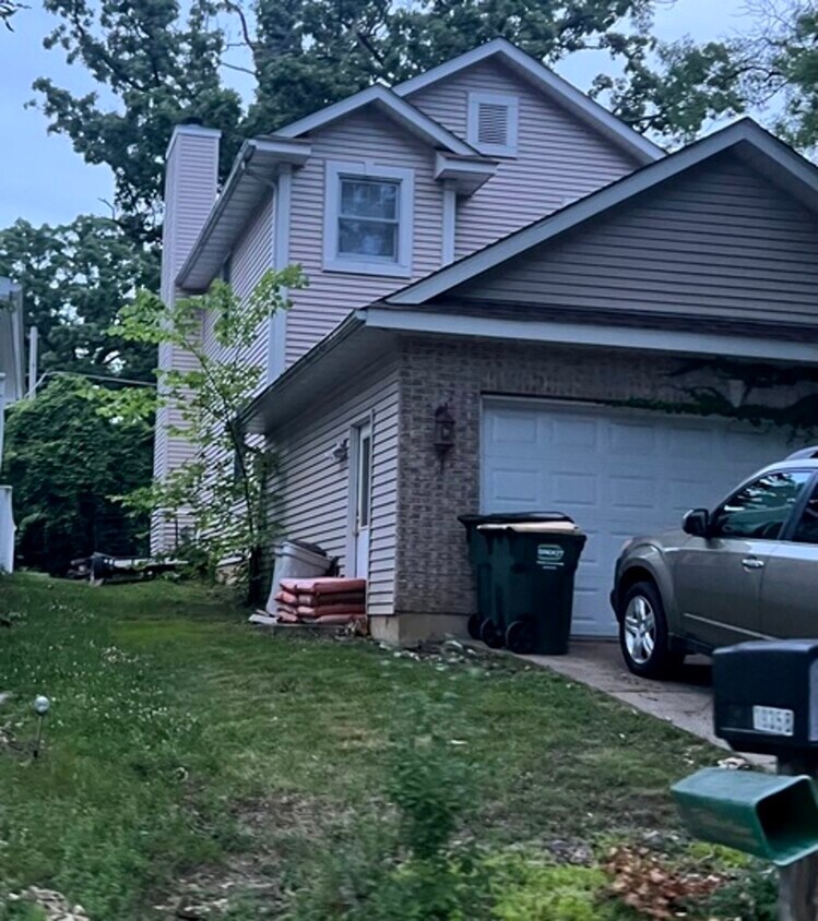 Foto principal - 19358 W Fairview Dr