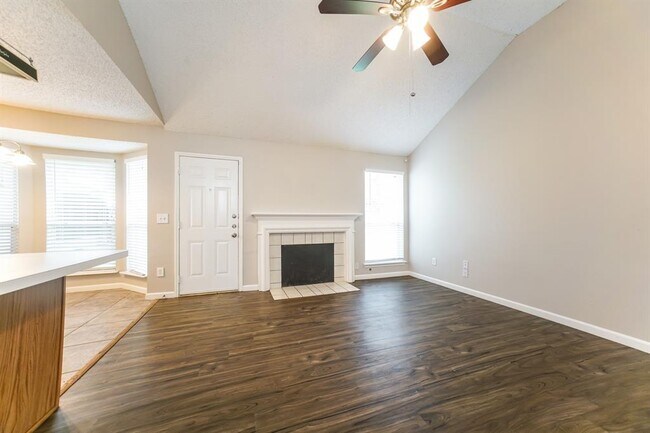 Building Photo - 1638 Rushworth Dr
